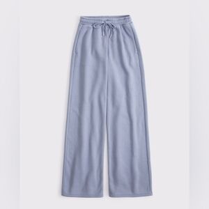 NWT Abercrombie & Fitch Light Blue Wide-Leg Sweatpants and Sweatshirt Set